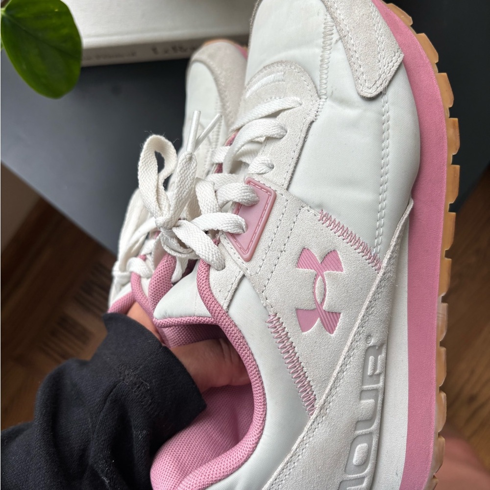 UA Essential Runner Gym Shoe Women Size 8.5